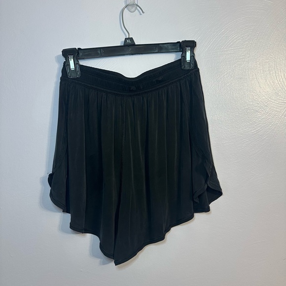 Lululemon Black Principle Dancer Flowy Draw String Women's Shorts Size 6 - Picture 2 of 4